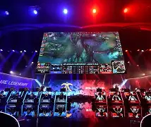 九游娱乐-电竞小组赛，吴越海豚队与洞庭铁骑队大胜，阵地战处理得当！禁区内连续解围的简单介绍