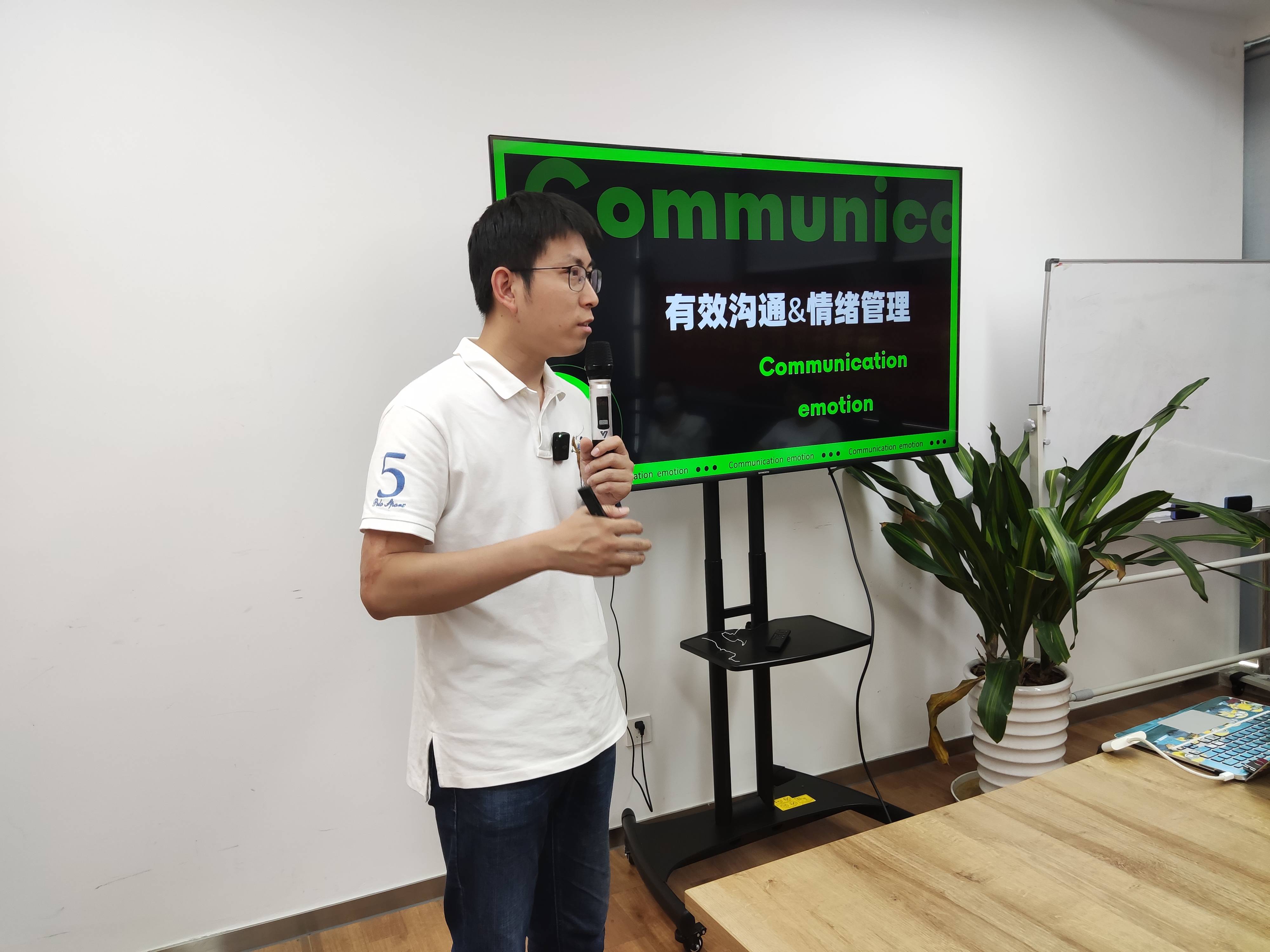  意甲赛程吃紧，上海久事窗口期内部沟通，引发热议，团队化学反应显著